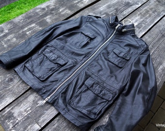 Giacca in pelle nera vintage anni '80: stile retrò chic da uomo