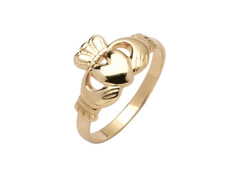 Ladies Claddagh ring