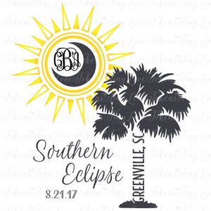 Könnte beinhalten: Ein schwarzes und gelbes Grafikdesign mit einer Sonne und einem zunehmenden Mond mit einem Monogramm in der Mitte. Der Text "Southern Eclipse" und "GREENVILLE, SC" befindet sich unterhalb der Sonne und des Mondes. Das Datum "8.21.17" befindet sich unterhalb des Textes.