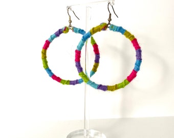 Makramee Ohrringe aus Wolle. Makramee Creolen. Makramee Creolen. Grüne Creolen. Magenta Creolen. Lila Creolen. Geschenke.