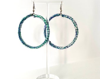 Makramee Ohrringe aus Wolle. Grüne Creolen. Blaue Creolen. Weiße Creolen. Grüne Creolen. Blaue Creolen. Weiße Creolen. Geschenke.