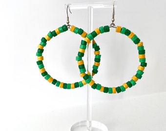 Keramik Creolen. Runde Ohrringe in Form von grünen und gelben Creolen. Grüner Keramikschmuck. Gelber Keramikschmuck. Grüne Creolen. Gelbe Creolen. Geschenke.