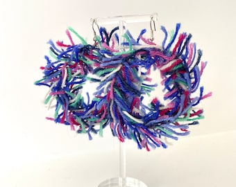 Ohrringe aus Wolle. Blaue Creolen. Blaue Creolen. Mehrfarbige Creolen. Mehrfarbige Creolen. Mehrfarbiger Schmuck. Blaue Ohrringe. Geschenke.