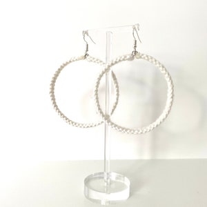 Macrame woolen earrings. White macrame earrings. Macrame hoop earrings. Macrame hoops. White hoops. White hoop earrings. Gifts for friends.