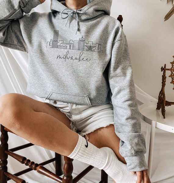 Milwaukee Hoodie Milwaukee Sweatshirt Skyline Art Milwaukee Unisex Crewneck Sweater Etsy Canada