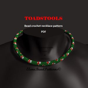 Op de afbeelding: Een groen, wit en rood kralen kettingpatroon genaamd "Toadstools" van Elena Bead Patterns. Het patroon is beschikbaar als PDF-download.