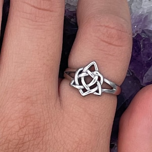 Dainty Sister's Knot Celtic Ring, (S338) Celtic  Heart and Trinity family Knot