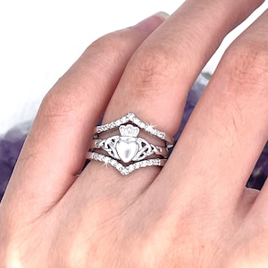 Sterling Silver set of 3 Dainity Claddagh/ V band pairing CZ Rings, (CSS2-BQ1264)