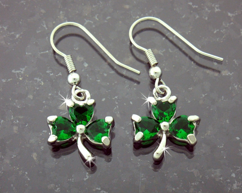 St Patrick/'s Day Shamrock Earrings Irish Earrings Emerald CZ Shamrock Earrings 7004 Celtic Earrings Lead Free Pewter Dangle Earrings