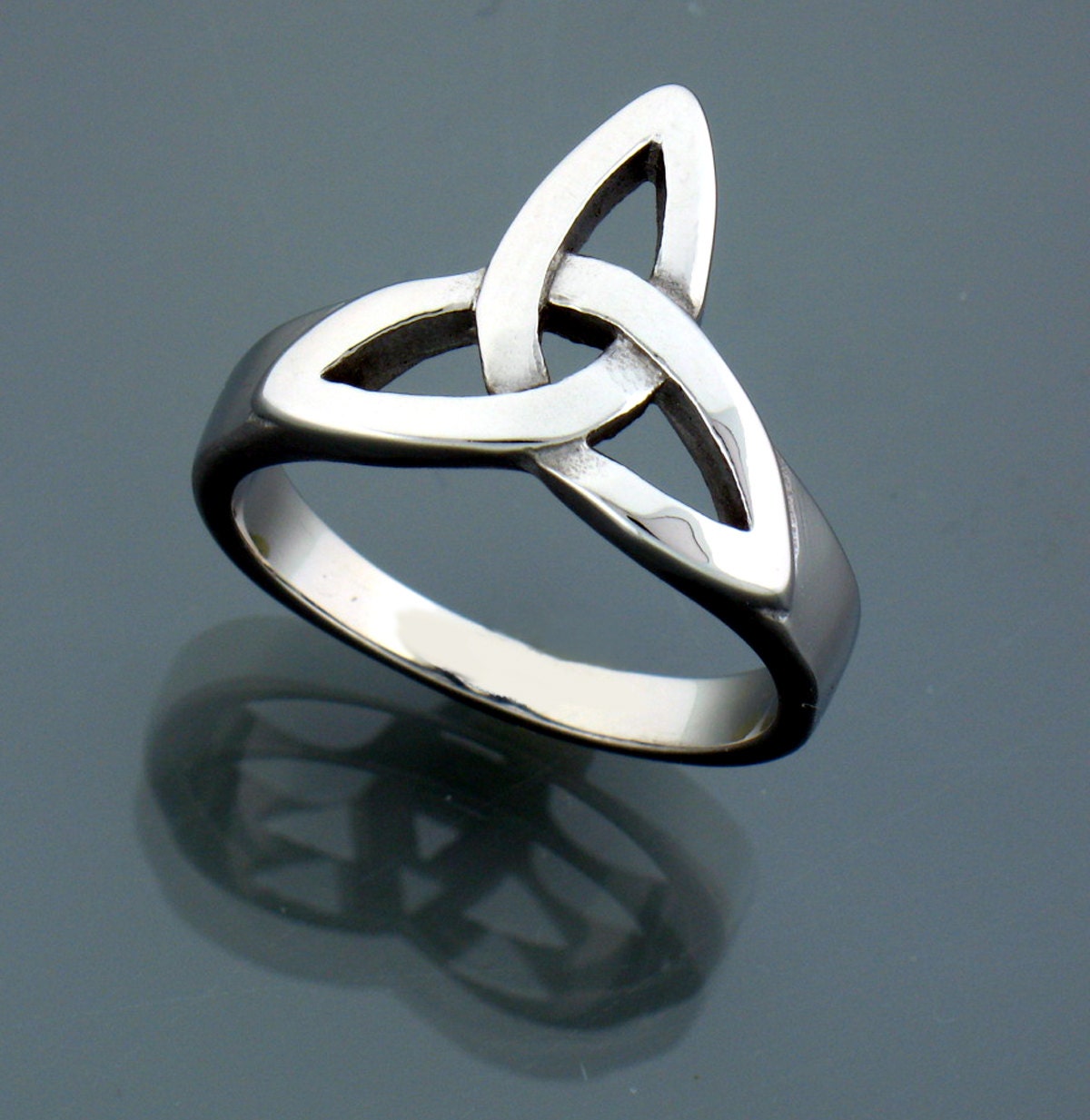 CELTIC Trinity ring, s32b, Irish knot ring, 316L Stainless Steel Bold and Large Modern Trinity Ring (s32)