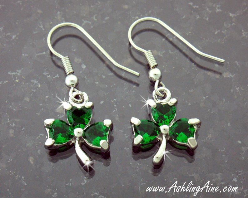 St Patrick/'s Day Shamrock Earrings Irish Earrings Emerald CZ Shamrock Earrings 7004 Celtic Earrings Lead Free Pewter Dangle Earrings