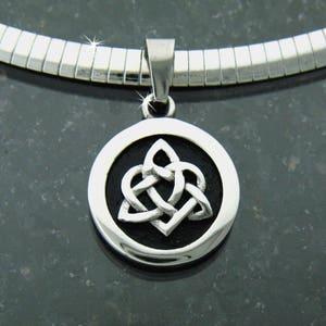 Sister&#39;s Knot Pendant w/16&quot;-20&quot; Adjustable 6mm Flat Omega Chain s115