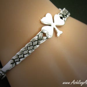 Shamrock Celtic knot bangle Bracelet, 7002, Irish bangle, Celtic Jewelry, &quot;Faith abounds,&quot; Celtic Bangle(#JPEW7002))
