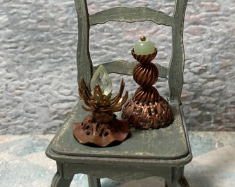 Lámpara de casa de muñecas en miniatura, mesa de luz, escritorio, 1 pulgada, escala 12, mini, pequeña, vintage, antigua, desgastada, romántica, dormitorio, salón, tocador, latón