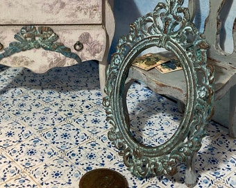 Marco de espejo para casa de muñecas en miniatura de 1 pulgada y 12 pulgadas, antiguo estampado de metal con pátina, tienda de antigüedades, pintura de pared vintage, ornamentada, envejecida, OOAK