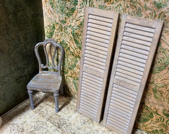 Casa de muñecas en miniatura persianas mini francés shabby wood vintage antiguo 1 pulgada 12 escala pequeño dormitorio sala de estar pared viejo par cabaña