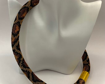 Snake print necklace - brown