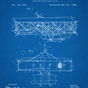 Peut inclure: Un plan bleu et blanc du brevet de l'avion des frères Wright, n° 821 393, daté du 22 mai 1906. Le dessin du brevet montre un diagramme détaillé de la structure et de la conception de l'avion. Le texte "O. & W. WRIGHT Flying Machine" est en haut du plan.
