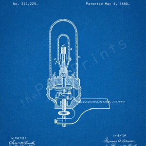 Op de afbeelding: Een blauwdruk van een patent voor een elektrisch licht, No. 227.229, gepatenteerd op 4 mei 1880, door Thomas A. Edison. De blauwdruk toont een gedetailleerde tekening van de gloeilamp met zijn gelabelde componenten.