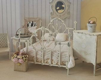 四柱式天蓋付きベッド - ドールハウスミニチュア家具 - 職人手作り