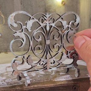 Miniature dollhouse 1:12 scale fireplace screen