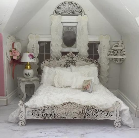 White on sale rococo bed