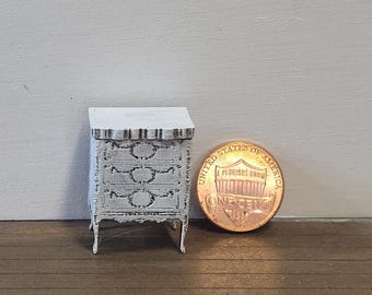 キットと未完成品として入手可能な1/4スケールのドレッサー - Etsy 日本