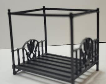 Wunderschönes Himmelbett im Maßstab 1:13