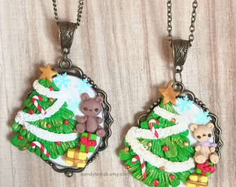 Merry Christmas Necklace; Christmas tree gifts teddy bear in polymer clay; polymer clay polymer clay; oval bronze base.