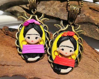 Collana Frida Kahlo. Portrait polymer clay fimo pasta polimerica argilla polimerica. Bronze jewelry. Chibi cute.