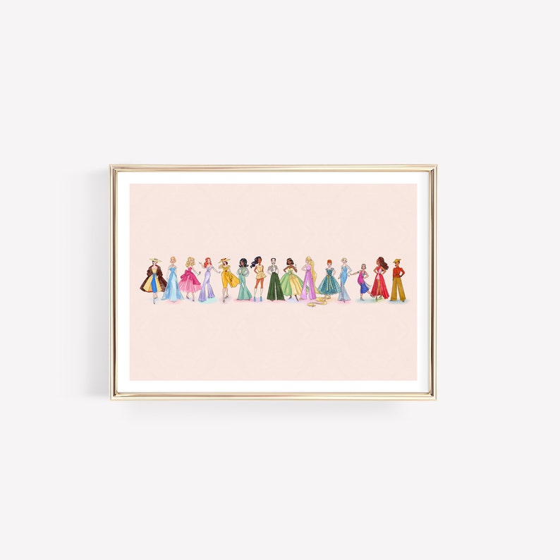 Puede incluir: Una ilustraci&oacute;n digital de 14 princesas Disney en fila, cada una con un vestido y un peinado diferente. Las princesas est&aacute;n de pie sobre un fondo rosa claro.