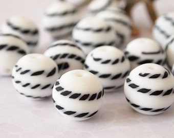 4 Sea Glass Lampwork Large Round Beads Patterned Black and White Size 15 x 16mm