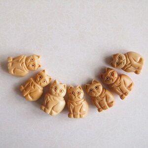 1 Bone Hand Carved Sitting Cat Bead Or Pendant Antique Colour Size 22 x 15mm image 1