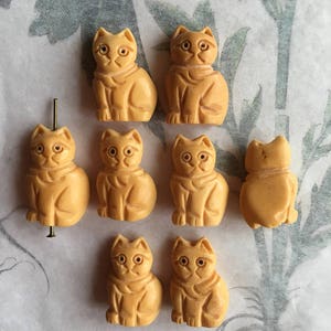 1 Bone Hand Carved Sitting Cat Bead Or Pendant Antique Colour Size 22 x 15mm image 5