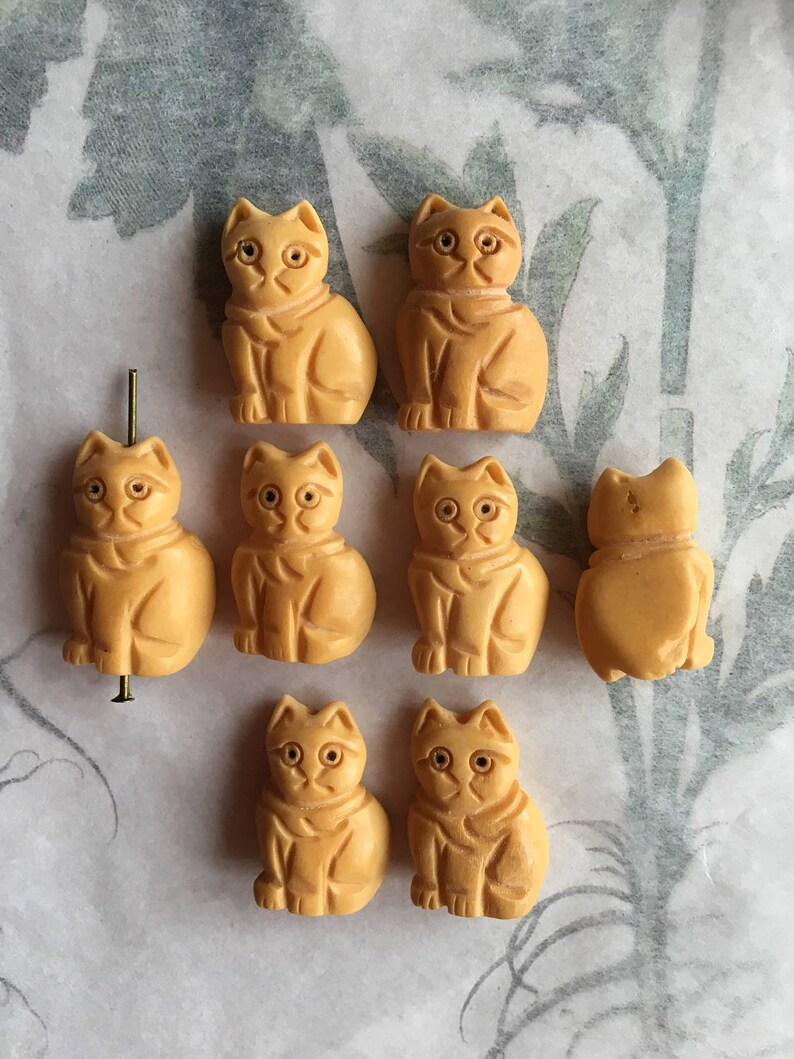 1 Bone Hand Carved Sitting Cat Bead Or Pendant Antique Colour Size 22 x 15mm image 5