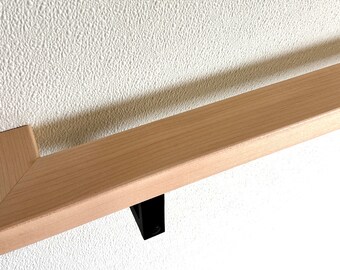 Wall mounted handrail