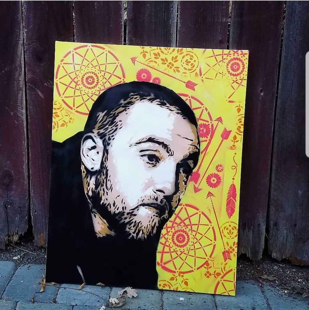MAC MILLER painting spray paint stencil portrait on CANVAS - Etsy España