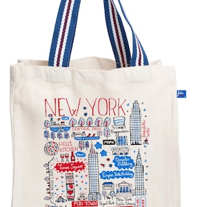 Può includere: Borsa tote color crema con una mappa illustrata a colori dei monumenti di New York City, tra cui Central Park, Times Square e l'Empire State Building. La borsa ha manici a righe blu e bianche.