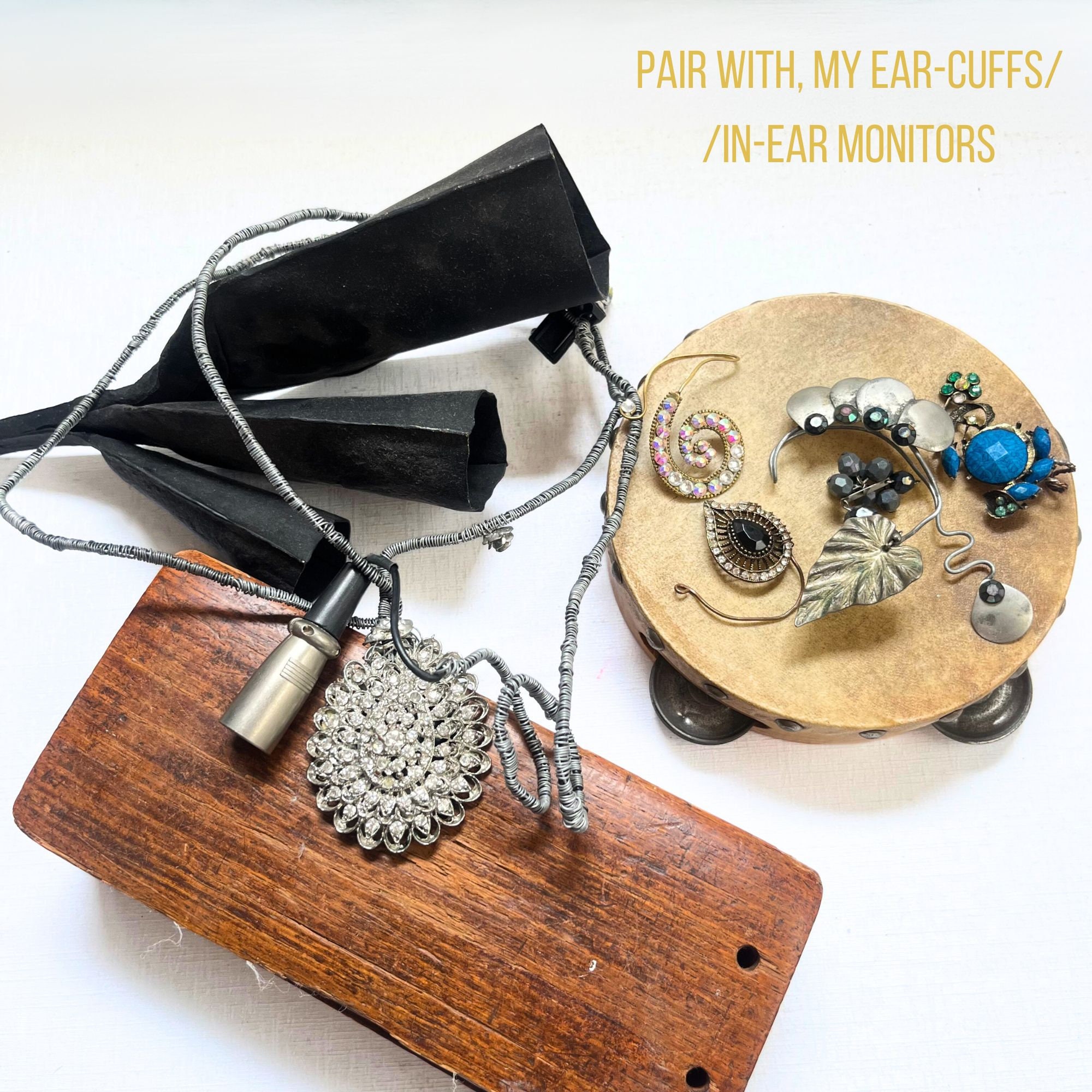 Contact Microphone Necklace - Unisex Fashion Technology for