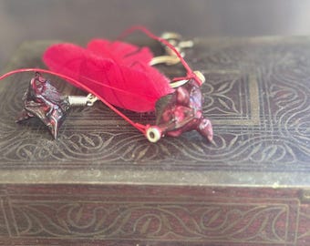 Rote Fledermaus Nuss Schmuck Set: Naturinspirierte Halskette und Schlüsselanhänger