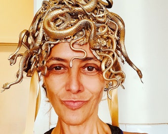 Übergroßes Gold Medusa Headpiece - Einzigartiger, handgefertigter Halloween Kopfschmuck Kostüm