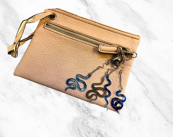 Schlangen Anhänger aus Resin: Handgemachtes blaues oder graues Taschen Accessoire