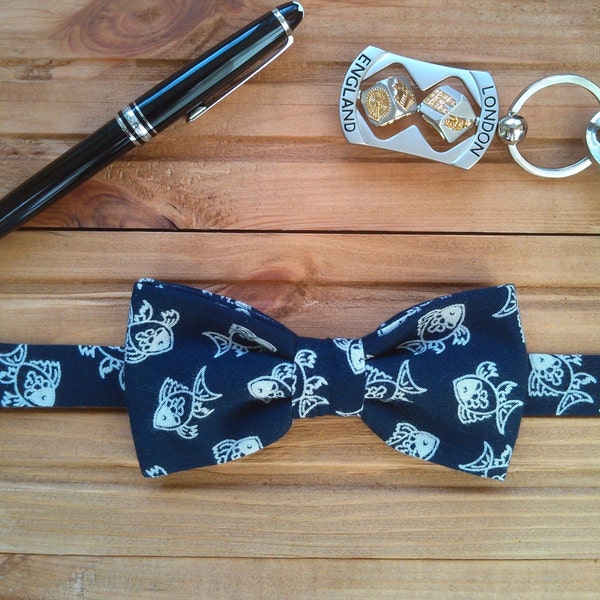 Bow tie with fish prints Boys accessories Gift for boyfriend Photo prop Groomsmen gift Geekery bowtie Men's fashion Grandfather gifts #mens