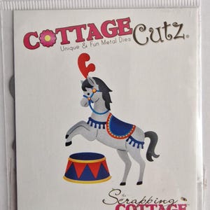 Troquel de Pony Rampante de CottageCutz: Troquel metálico de caballo de circo para tarjetas, scrapbooking y manualidades con papel