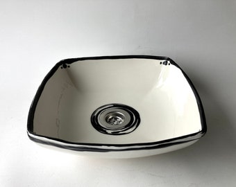 Quadratisches Waschbecken weiß-creme mit schwarzer gemalter Deco am Rand Ø 29 cm x 29 cm H 9 cm