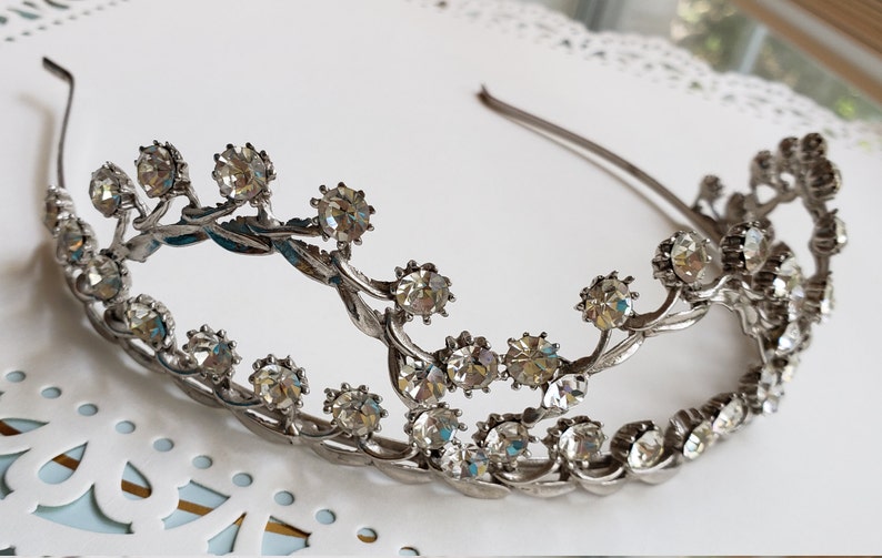Lovely Scalloped Design Rhinestone Tiara
