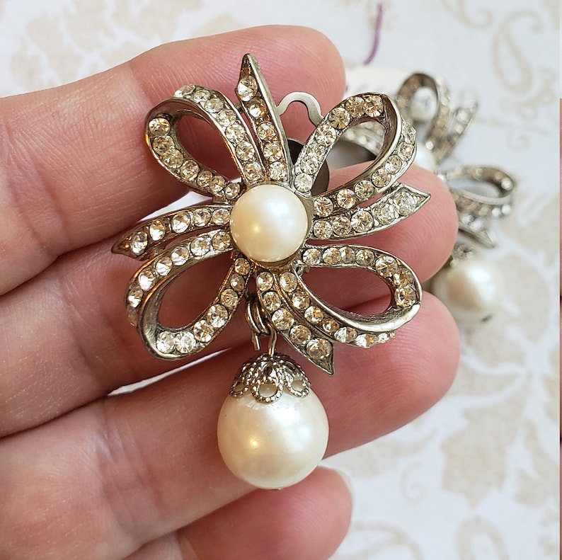 Vintage Ivory Faux Pearls on a Ribbony Design Clip-On Earrings.