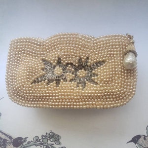 Bolso vintage con cuentas, años 60. Cartera de mano con perlas y abalorios plateados. Diseños de flores de loto. Monedero pequeño. Bolso de noche con cuentas.