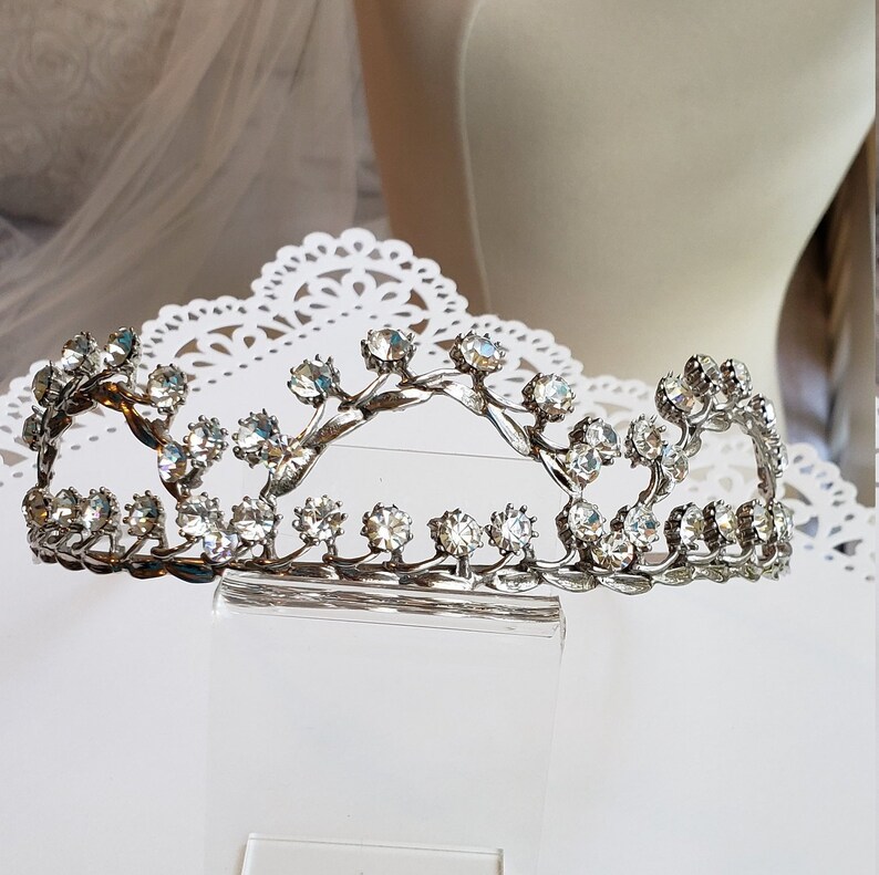 Lovely Scalloped Design Rhinestone Tiara