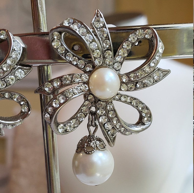 Vintage Ivory Faux Pearls on a Ribbony Design Clip-On Earrings.
